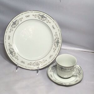 Diane FINE PORCELAIN JAPAN 3 PIECE SETTING DINNER SET